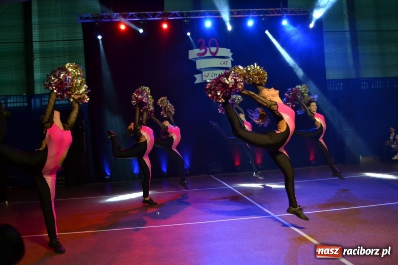 Zdjęcie w galerii na portalu naszraciborz.pl: Jubileusz 30-lecia zespołu tanecznego Uśmiech z udziałem Ani Wyszkoni  wiadomości z regionu