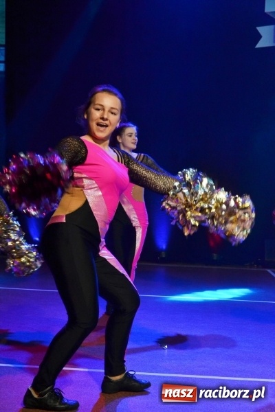 Zdjęcie w galerii na portalu naszraciborz.pl: Jubileusz 30-lecia zespołu tanecznego Uśmiech z udziałem Ani Wyszkoni  wiadomości z regionu