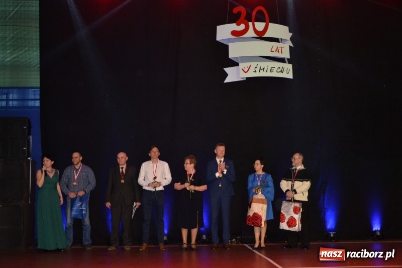 Zdjęcie w galerii na portalu naszraciborz.pl: Jubileusz 30-lecia zespołu tanecznego Uśmiech z udziałem Ani Wyszkoni  wiadomości z regionu