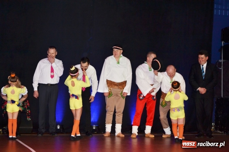 Zdjęcie w galerii na portalu naszraciborz.pl: Jubileusz 30-lecia zespołu tanecznego Uśmiech z udziałem Ani Wyszkoni  wiadomości z regionu