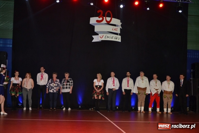 Zdjęcie w galerii na portalu naszraciborz.pl: Jubileusz 30-lecia zespołu tanecznego Uśmiech z udziałem Ani Wyszkoni  wiadomości z regionu