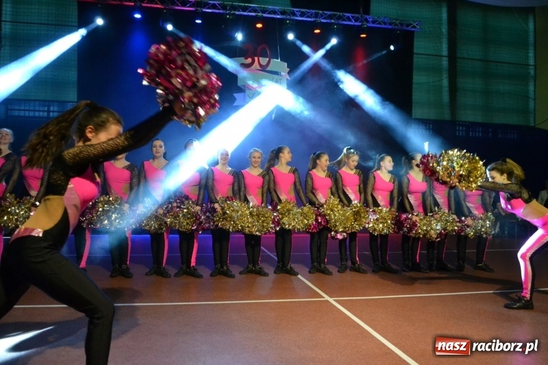 Zdjęcie w galerii na portalu naszraciborz.pl: Jubileusz 30-lecia zespołu tanecznego Uśmiech z udziałem Ani Wyszkoni  wiadomości z regionu
