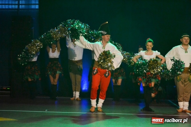 Zdjęcie w galerii na portalu naszraciborz.pl: Jubileusz 30-lecia zespołu tanecznego Uśmiech z udziałem Ani Wyszkoni  wiadomości z regionu