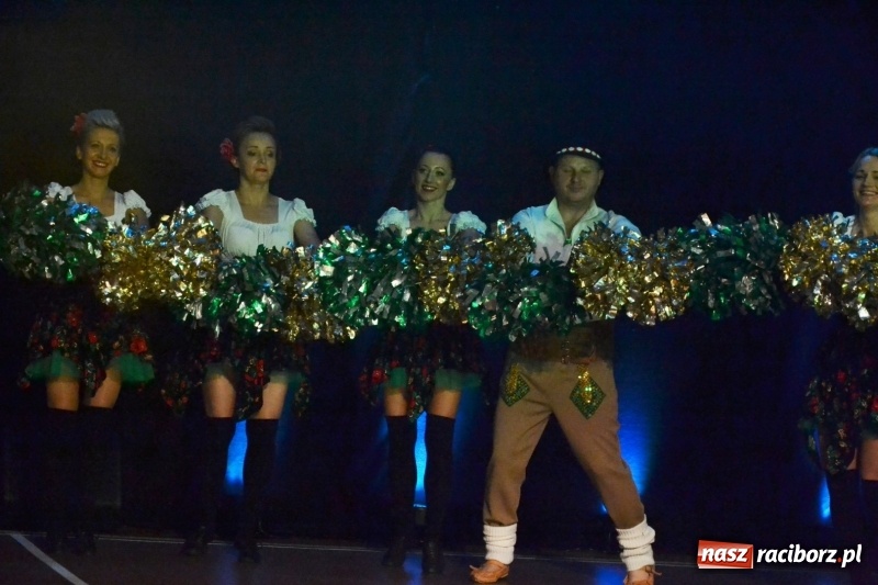 Zdjęcie w galerii na portalu naszraciborz.pl: Jubileusz 30-lecia zespołu tanecznego Uśmiech z udziałem Ani Wyszkoni  wiadomości z regionu