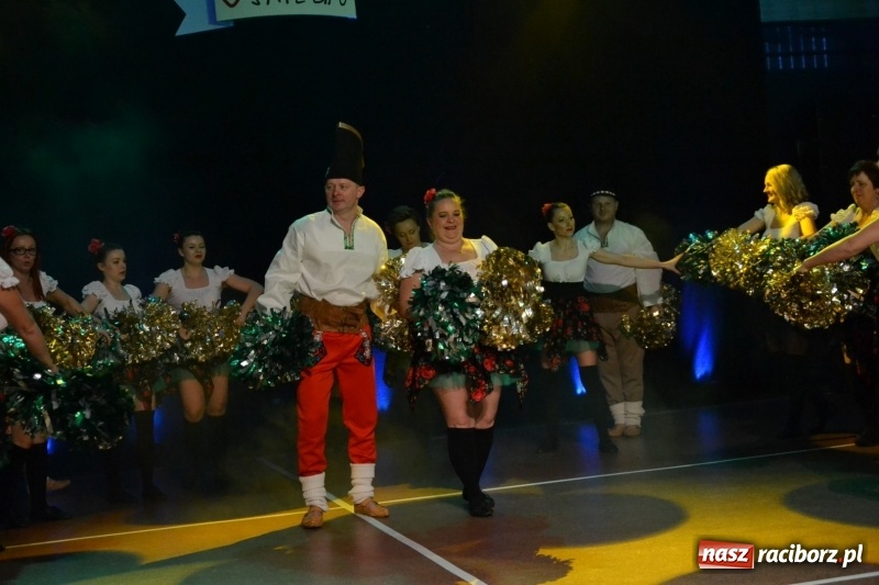 Zdjęcie w galerii na portalu naszraciborz.pl: Jubileusz 30-lecia zespołu tanecznego Uśmiech z udziałem Ani Wyszkoni  wiadomości z regionu