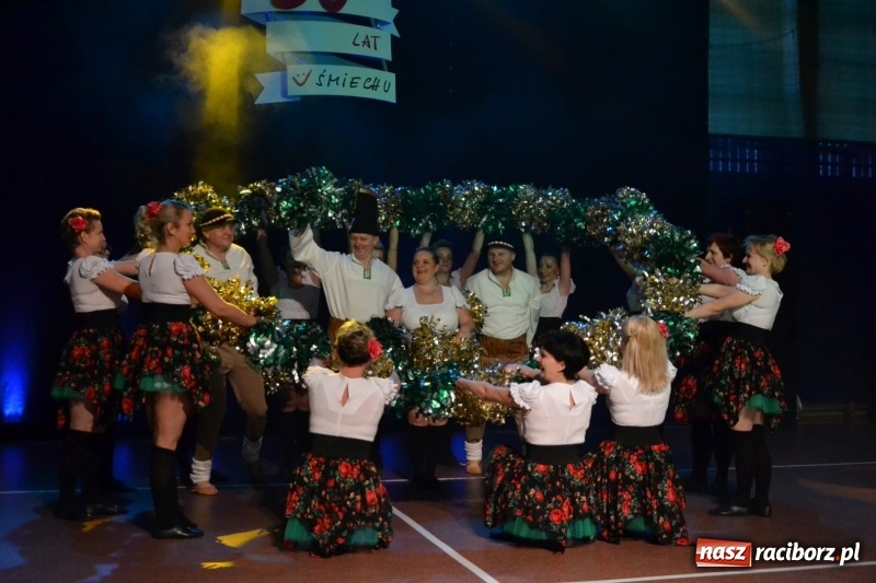Zdjęcie w galerii na portalu naszraciborz.pl: Jubileusz 30-lecia zespołu tanecznego Uśmiech z udziałem Ani Wyszkoni  wiadomości z regionu