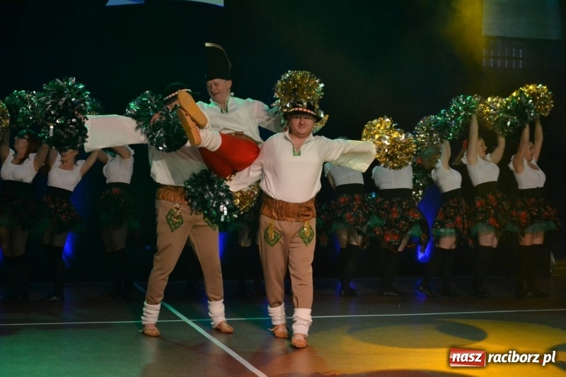 Zdjęcie w galerii na portalu naszraciborz.pl: Jubileusz 30-lecia zespołu tanecznego Uśmiech z udziałem Ani Wyszkoni  wiadomości z regionu