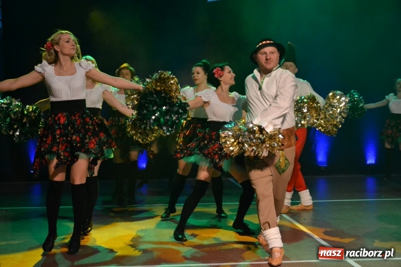 Zdjęcie w galerii na portalu naszraciborz.pl: Jubileusz 30-lecia zespołu tanecznego Uśmiech z udziałem Ani Wyszkoni  wiadomości z regionu