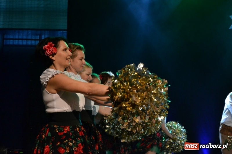 Zdjęcie w galerii na portalu naszraciborz.pl: Jubileusz 30-lecia zespołu tanecznego Uśmiech z udziałem Ani Wyszkoni  wiadomości z regionu