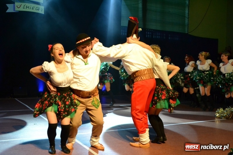 Zdjęcie w galerii na portalu naszraciborz.pl: Jubileusz 30-lecia zespołu tanecznego Uśmiech z udziałem Ani Wyszkoni  wiadomości z regionu