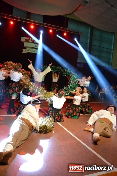Zdjęcie w galerii na portalu naszraciborz.pl: Jubileusz 30-lecia zespołu tanecznego Uśmiech z udziałem Ani Wyszkoni  wiadomości z regionu