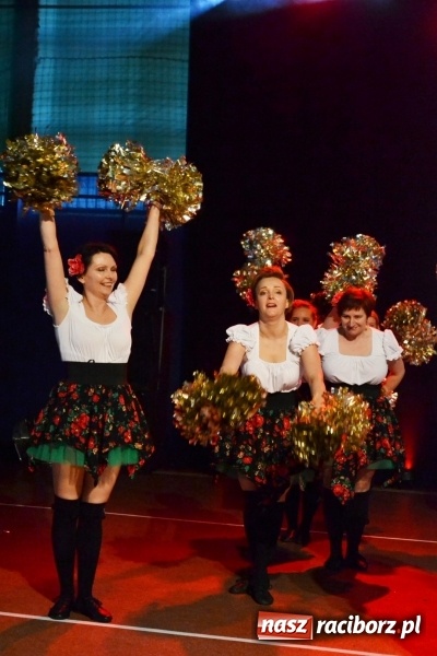 Zdjęcie w galerii na portalu naszraciborz.pl: Jubileusz 30-lecia zespołu tanecznego Uśmiech z udziałem Ani Wyszkoni  wiadomości z regionu