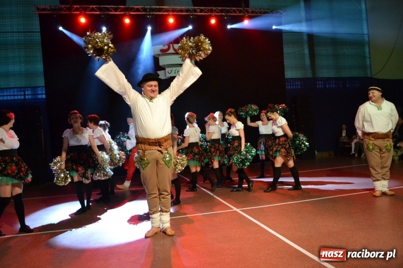 Zdjęcie w galerii na portalu naszraciborz.pl: Jubileusz 30-lecia zespołu tanecznego Uśmiech z udziałem Ani Wyszkoni  wiadomości z regionu