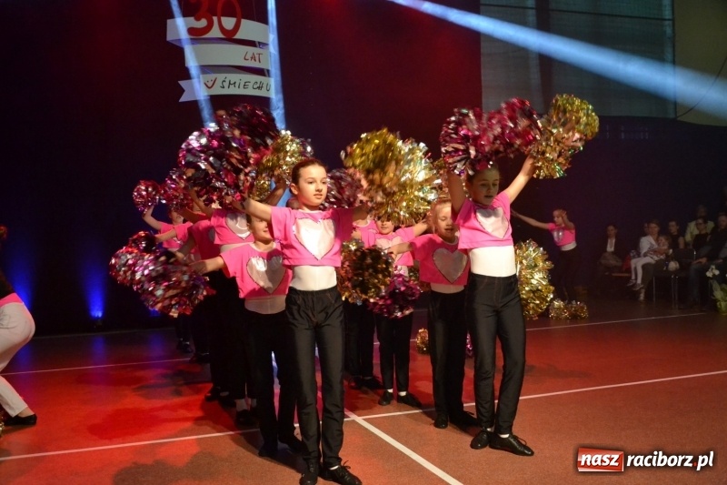 Zdjęcie w galerii na portalu naszraciborz.pl: Jubileusz 30-lecia zespołu tanecznego Uśmiech z udziałem Ani Wyszkoni  wiadomości z regionu