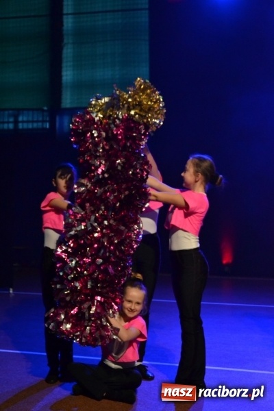 Zdjęcie w galerii na portalu naszraciborz.pl: Jubileusz 30-lecia zespołu tanecznego Uśmiech z udziałem Ani Wyszkoni  wiadomości z regionu