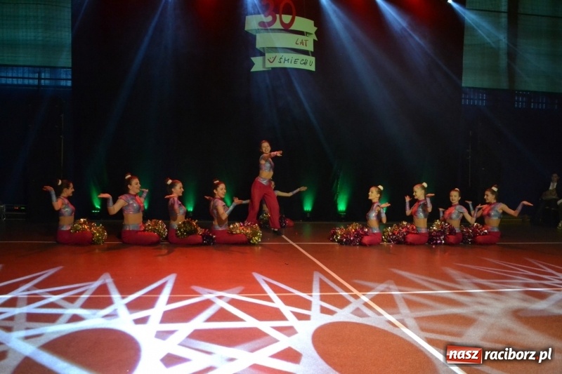 Zdjęcie w galerii na portalu naszraciborz.pl: Jubileusz 30-lecia zespołu tanecznego Uśmiech z udziałem Ani Wyszkoni  wiadomości z regionu
