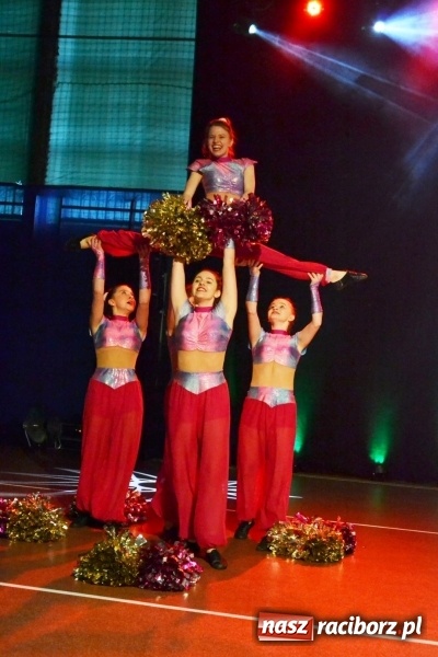 Zdjęcie w galerii na portalu naszraciborz.pl: Jubileusz 30-lecia zespołu tanecznego Uśmiech z udziałem Ani Wyszkoni  wiadomości z regionu