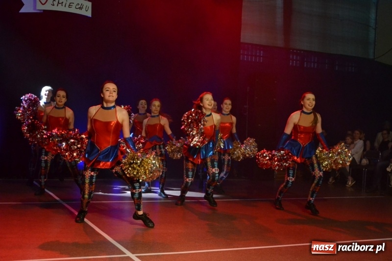 Zdjęcie w galerii na portalu naszraciborz.pl: Jubileusz 30-lecia zespołu tanecznego Uśmiech z udziałem Ani Wyszkoni  wiadomości z regionu