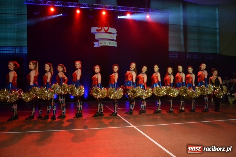 Zdjęcie w galerii na portalu naszraciborz.pl: Jubileusz 30-lecia zespołu tanecznego Uśmiech z udziałem Ani Wyszkoni  wiadomości z regionu