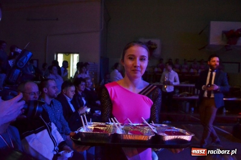 Zdjęcie w galerii na portalu naszraciborz.pl: Jubileusz 30-lecia zespołu tanecznego Uśmiech z udziałem Ani Wyszkoni  wiadomości z regionu