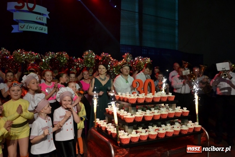 Zdjęcie w galerii na portalu naszraciborz.pl: Jubileusz 30-lecia zespołu tanecznego Uśmiech z udziałem Ani Wyszkoni  wiadomości z regionu