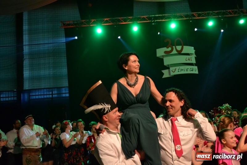 Zdjęcie w galerii na portalu naszraciborz.pl: Jubileusz 30-lecia zespołu tanecznego Uśmiech z udziałem Ani Wyszkoni  wiadomości z regionu