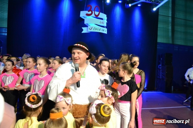 Zdjęcie w galerii na portalu naszraciborz.pl: Jubileusz 30-lecia zespołu tanecznego Uśmiech z udziałem Ani Wyszkoni  wiadomości z regionu