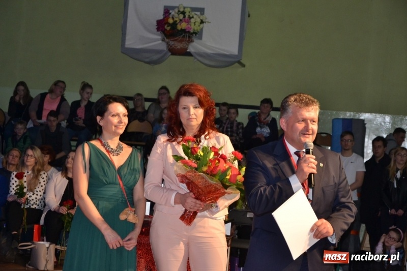 Zdjęcie w galerii na portalu naszraciborz.pl: Jubileusz 30-lecia zespołu tanecznego Uśmiech z udziałem Ani Wyszkoni  wiadomości z regionu