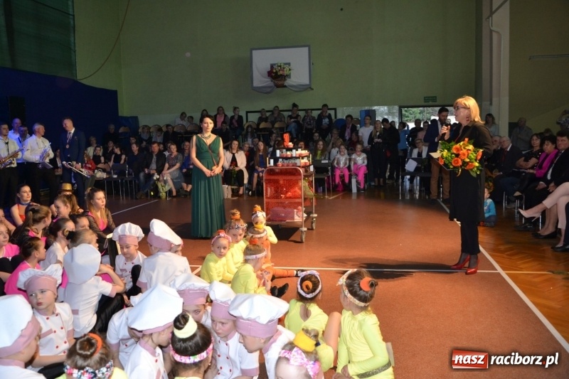 Zdjęcie w galerii na portalu naszraciborz.pl: Jubileusz 30-lecia zespołu tanecznego Uśmiech z udziałem Ani Wyszkoni  wiadomości z regionu
