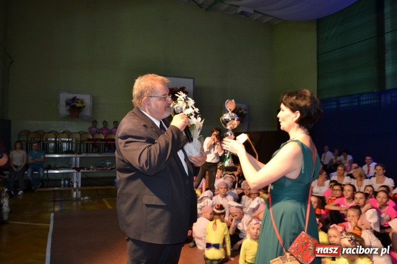 Zdjęcie w galerii na portalu naszraciborz.pl: Jubileusz 30-lecia zespołu tanecznego Uśmiech z udziałem Ani Wyszkoni  wiadomości z regionu