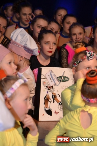 Zdjęcie w galerii na portalu naszraciborz.pl: Jubileusz 30-lecia zespołu tanecznego Uśmiech z udziałem Ani Wyszkoni  wiadomości z regionu