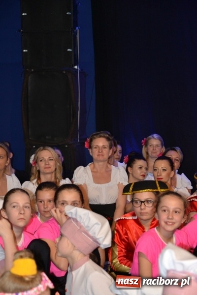 Zdjęcie w galerii na portalu naszraciborz.pl: Jubileusz 30-lecia zespołu tanecznego Uśmiech z udziałem Ani Wyszkoni  wiadomości z regionu