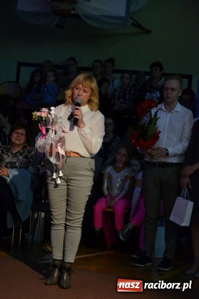 Zdjęcie w galerii na portalu naszraciborz.pl: Jubileusz 30-lecia zespołu tanecznego Uśmiech z udziałem Ani Wyszkoni  wiadomości z regionu
