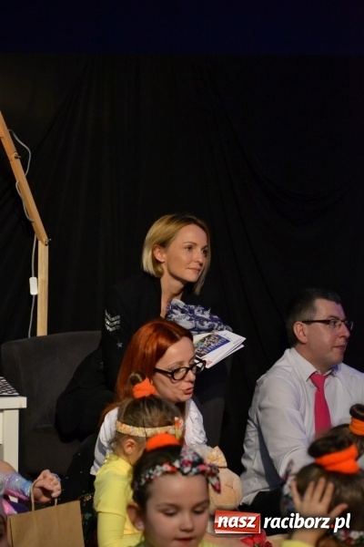 Zdjęcie w galerii na portalu naszraciborz.pl: Jubileusz 30-lecia zespołu tanecznego Uśmiech z udziałem Ani Wyszkoni  wiadomości z regionu