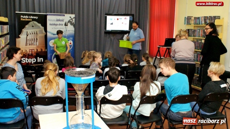 Zdjęcie w galerii na portalu naszraciborz.pl: Światowy Dzień Wody z Wodociągami w raciborskiej bibliotece wiadomości z regionu
