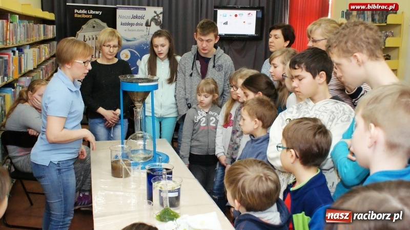 Zdjęcie w galerii na portalu naszraciborz.pl: Światowy Dzień Wody z Wodociągami w raciborskiej bibliotece wiadomości z regionu