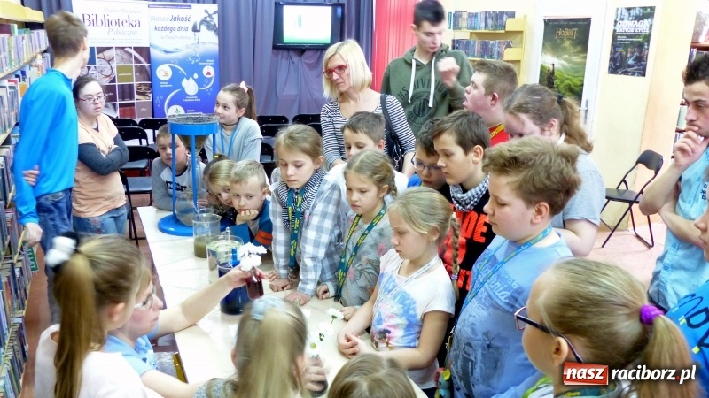 Zdjęcie w galerii na portalu naszraciborz.pl: Światowy Dzień Wody z Wodociągami w raciborskiej bibliotece wiadomości z regionu