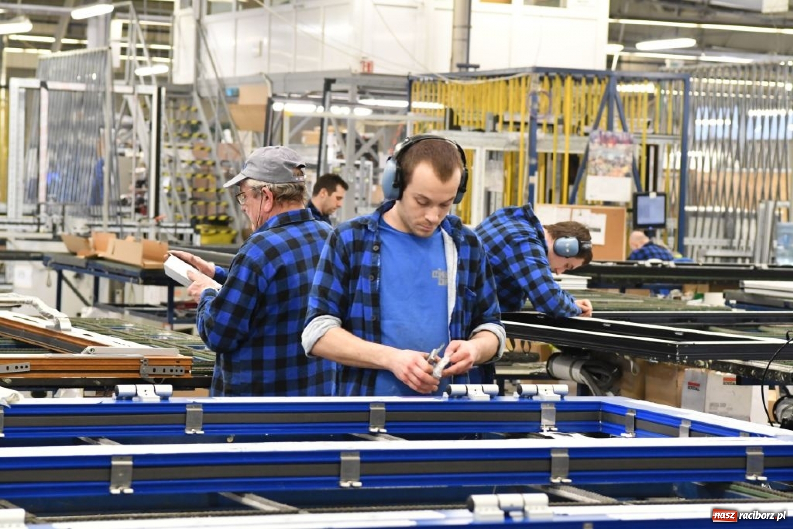 Zdjęcie w galerii na portalu naszraciborz.pl: Eko-Okna poszukują ślusarzy i stolarzy do działu aluminium wiadomości z regionu