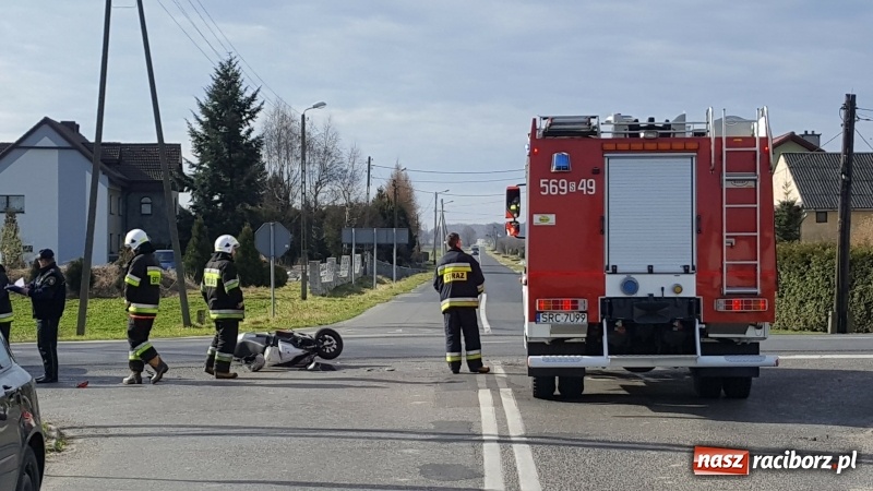 Zdjęcie w galerii na portalu naszraciborz.pl: Zderzenie osobówki i skutera w Tworkowie  wiadomości z regionu