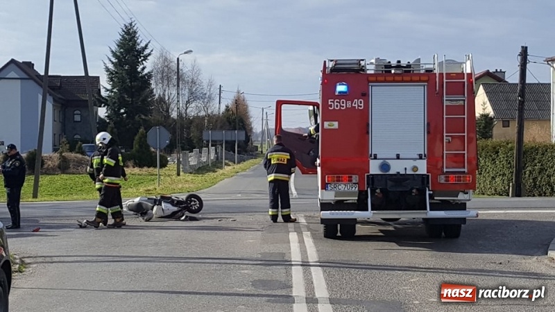 Zdjęcie w galerii na portalu naszraciborz.pl: Zderzenie osobówki i skutera w Tworkowie  wiadomości z regionu