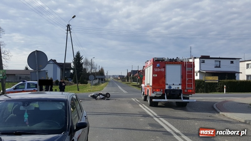 Zdjęcie w galerii na portalu naszraciborz.pl: Zderzenie osobówki i skutera w Tworkowie  wiadomości z regionu