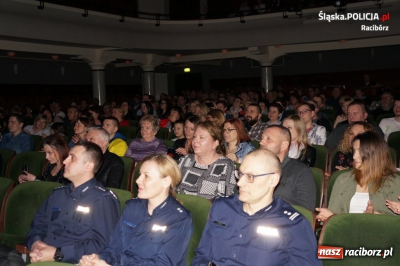 Zdjęcie w galerii na portalu naszraciborz.pl: IRA zagrała wczoraj z policjantami z Raciborza wiadomości z regionu