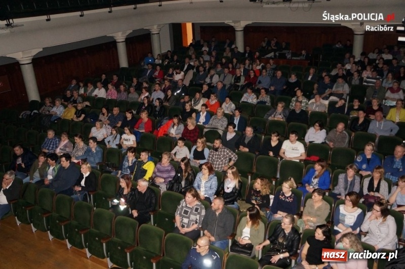 Zdjęcie w galerii na portalu naszraciborz.pl: IRA zagrała wczoraj z policjantami z Raciborza wiadomości z regionu