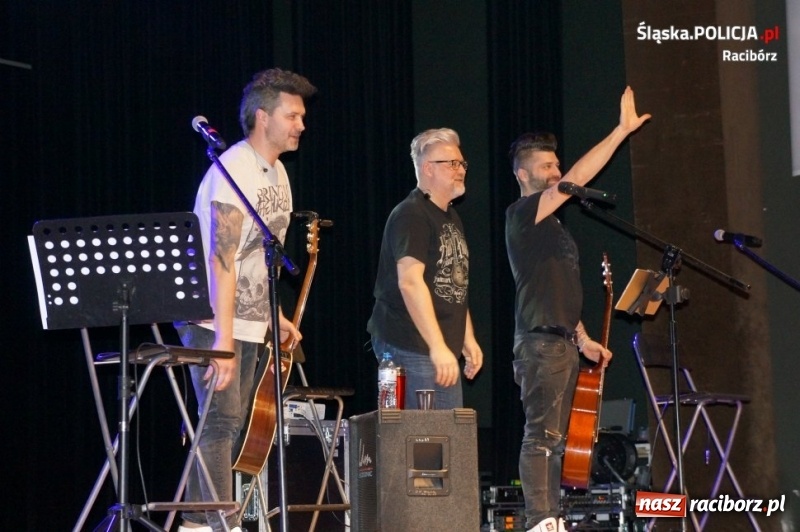 Zdjęcie w galerii na portalu naszraciborz.pl: IRA zagrała wczoraj z policjantami z Raciborza wiadomości z regionu