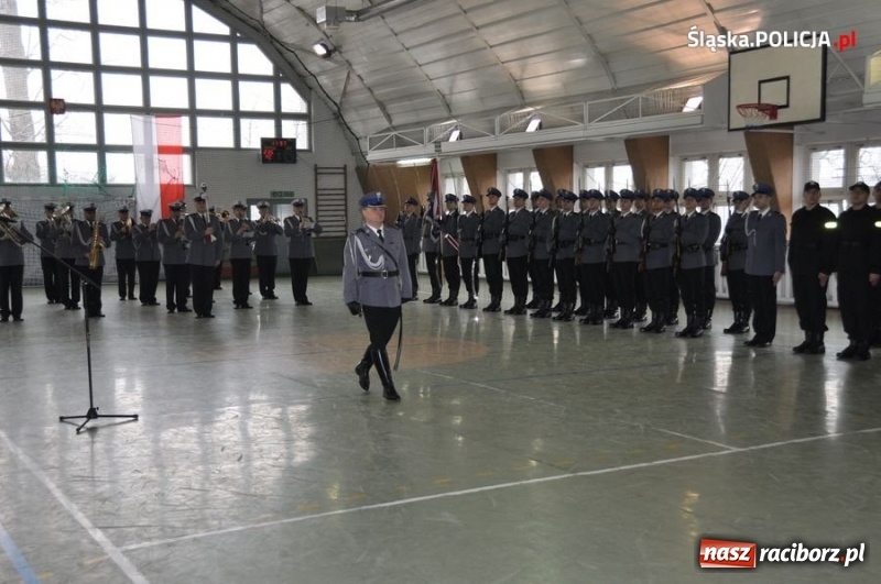 Zdjęcie w galerii na portalu naszraciborz.pl: Śląski garnizon zasiliło dwudziestu nowych policjantów. Kiedy kolejny nabór do służby? wiadomości z regionu