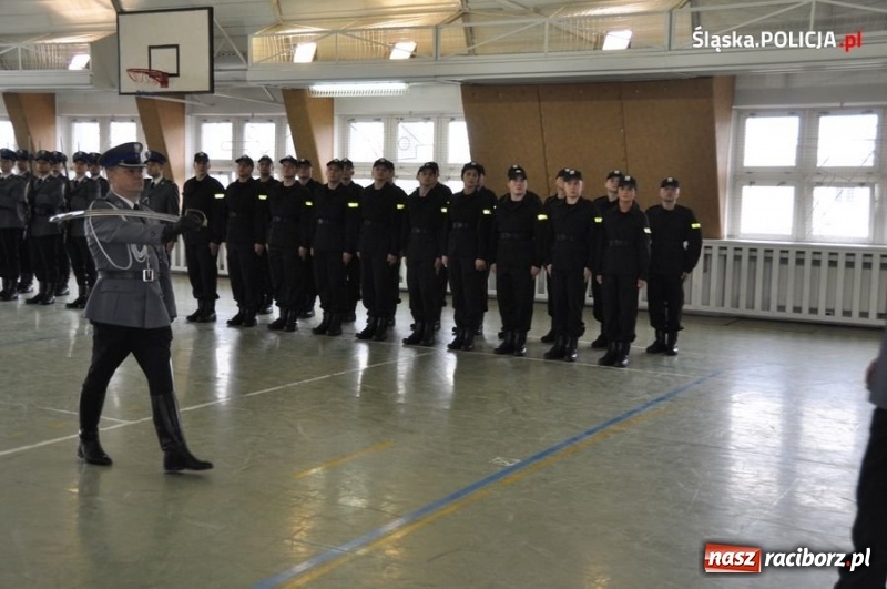 Zdjęcie w galerii na portalu naszraciborz.pl: Śląski garnizon zasiliło dwudziestu nowych policjantów. Kiedy kolejny nabór do służby? wiadomości z regionu