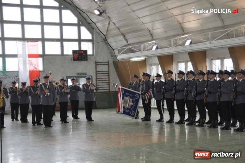 Zdjęcie w galerii na portalu naszraciborz.pl: Śląski garnizon zasiliło dwudziestu nowych policjantów. Kiedy kolejny nabór do służby? wiadomości z regionu