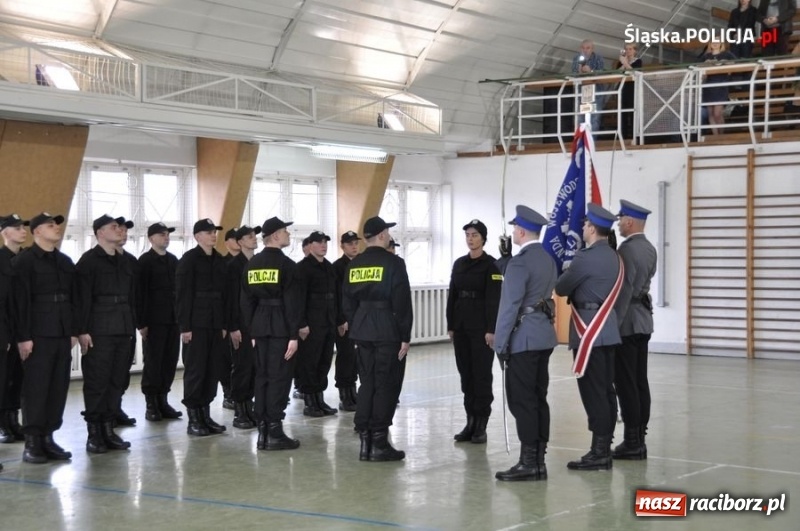 Zdjęcie w galerii na portalu naszraciborz.pl: Śląski garnizon zasiliło dwudziestu nowych policjantów. Kiedy kolejny nabór do służby? wiadomości z regionu