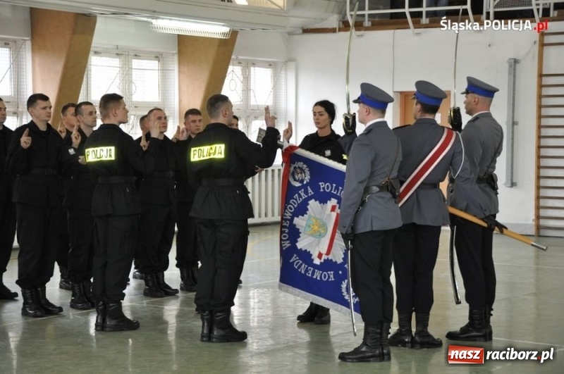 Zdjęcie w galerii na portalu naszraciborz.pl: Śląski garnizon zasiliło dwudziestu nowych policjantów. Kiedy kolejny nabór do służby? wiadomości z regionu