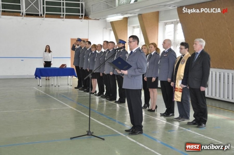 Zdjęcie w galerii na portalu naszraciborz.pl: Śląski garnizon zasiliło dwudziestu nowych policjantów. Kiedy kolejny nabór do służby? wiadomości z regionu